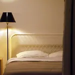 Le Consul : Studio Moderne
