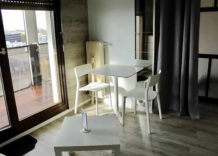 Le Consul : Studio Moderne